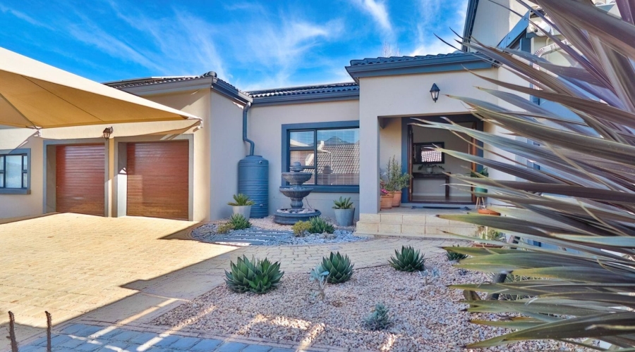 5 Bedroom Property for Sale in Bergsig Western Cape